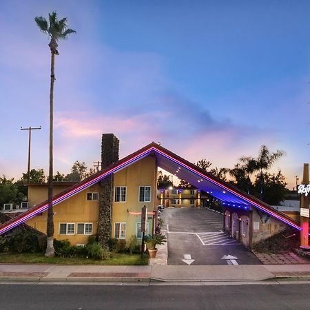 Sky Palm Motel - 오렌지 외부 사진