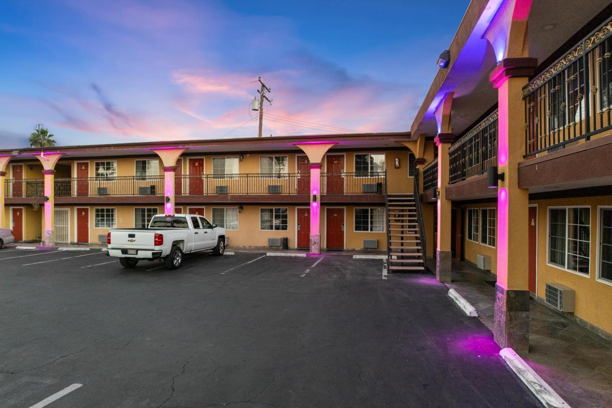 Sky Palm Motel - 오렌지 외부 사진